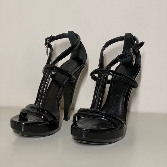 Burberry Heels - Picture 1 of 6
